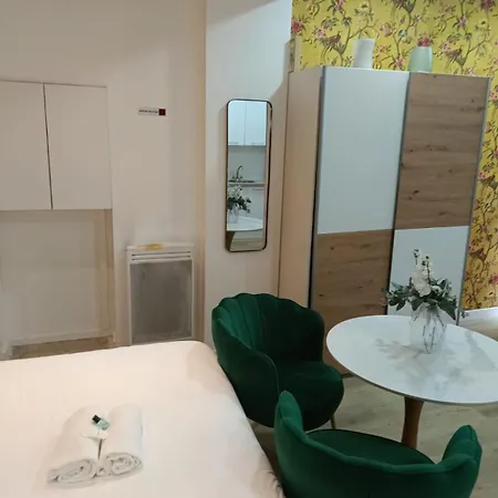 Moderne En Plein Cente De Paris